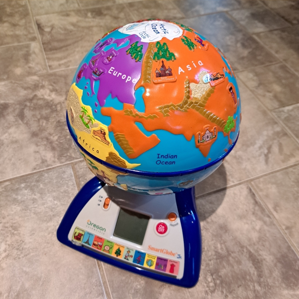Oregon Scientific Smart Globe Jr.